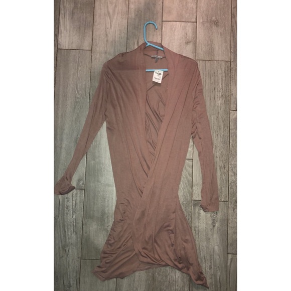 Cardigan 🧥 - Picture 2 of 4